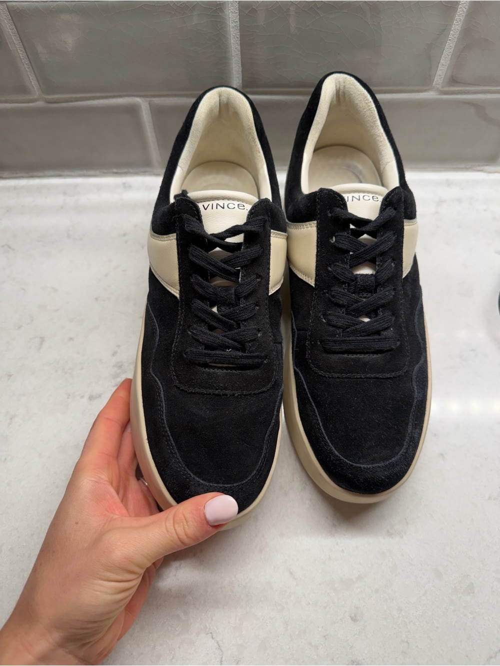 Vince Warren Court sneaker Black and Cream Suede Low-Top Sneakers